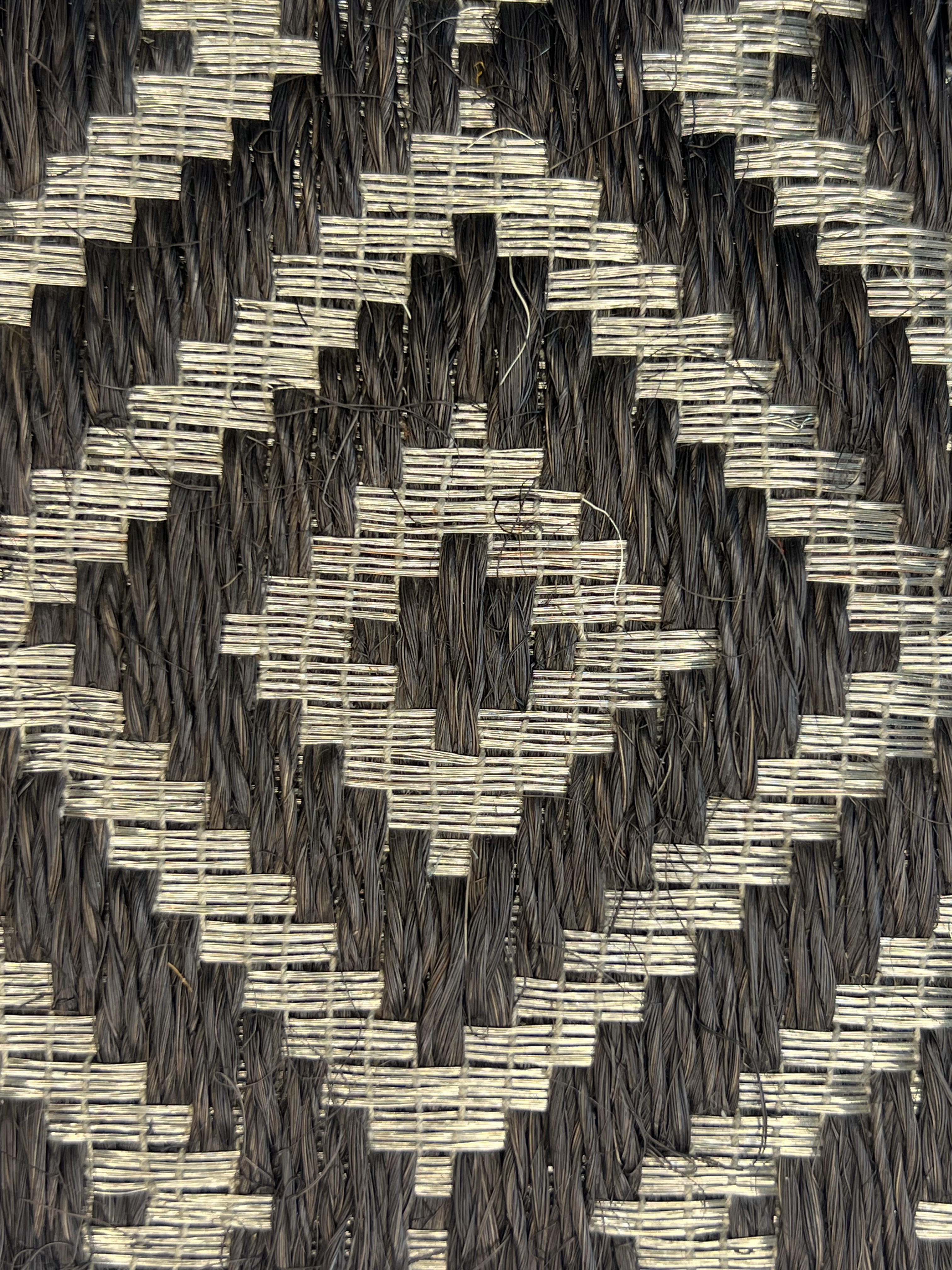 Charcoal and Cream Concentric-diamond Weave Area Rug